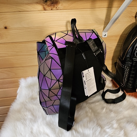 Irridescent backpack color changes in different lights & angles - Picture 3 of 6